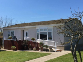 Moneydarragh Cottage with uninterrupted mountain and sea views